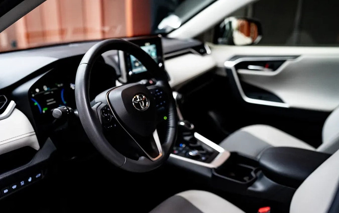 Toyota RAV4 cena 188000 przebieg: 33000, rok produkcji 2021 z Piaski małe 352
